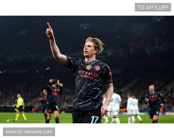 德布劳内快速直塞形成瞬时反击，曼城攻势如同风暴